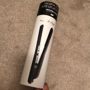 Nume Silhouette Straigthener